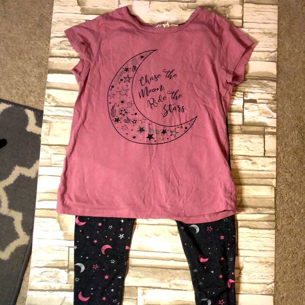 Girls top and leggings set . Pink .